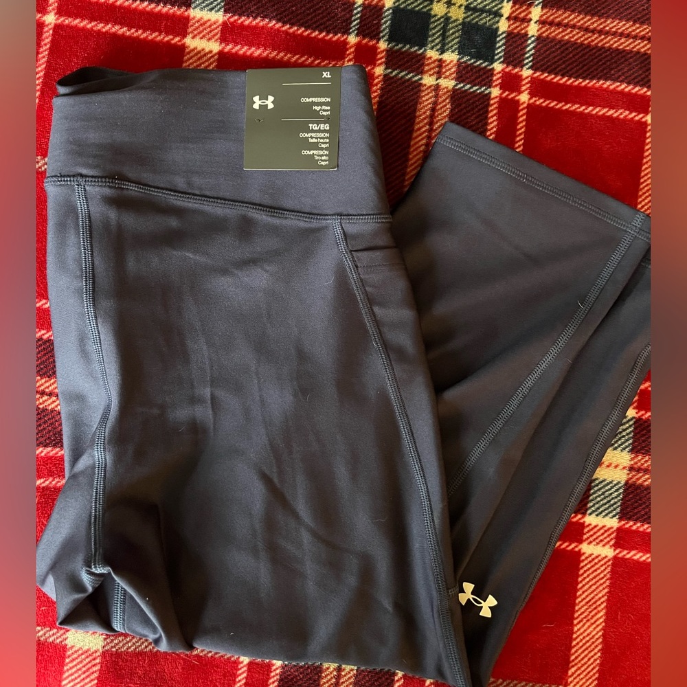 NWT UA capri workout pants